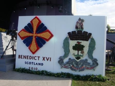 Papal visit logo and Glasgow coat of arms made of flowers